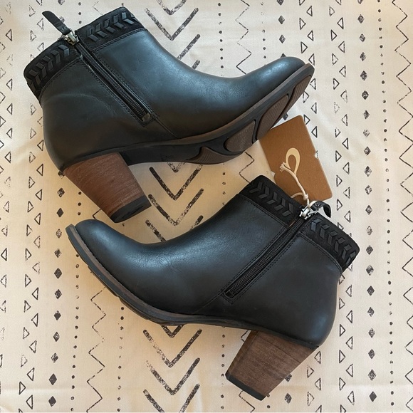 NWT Olukai Kamahoi Black Booties - Picture 3 of 9